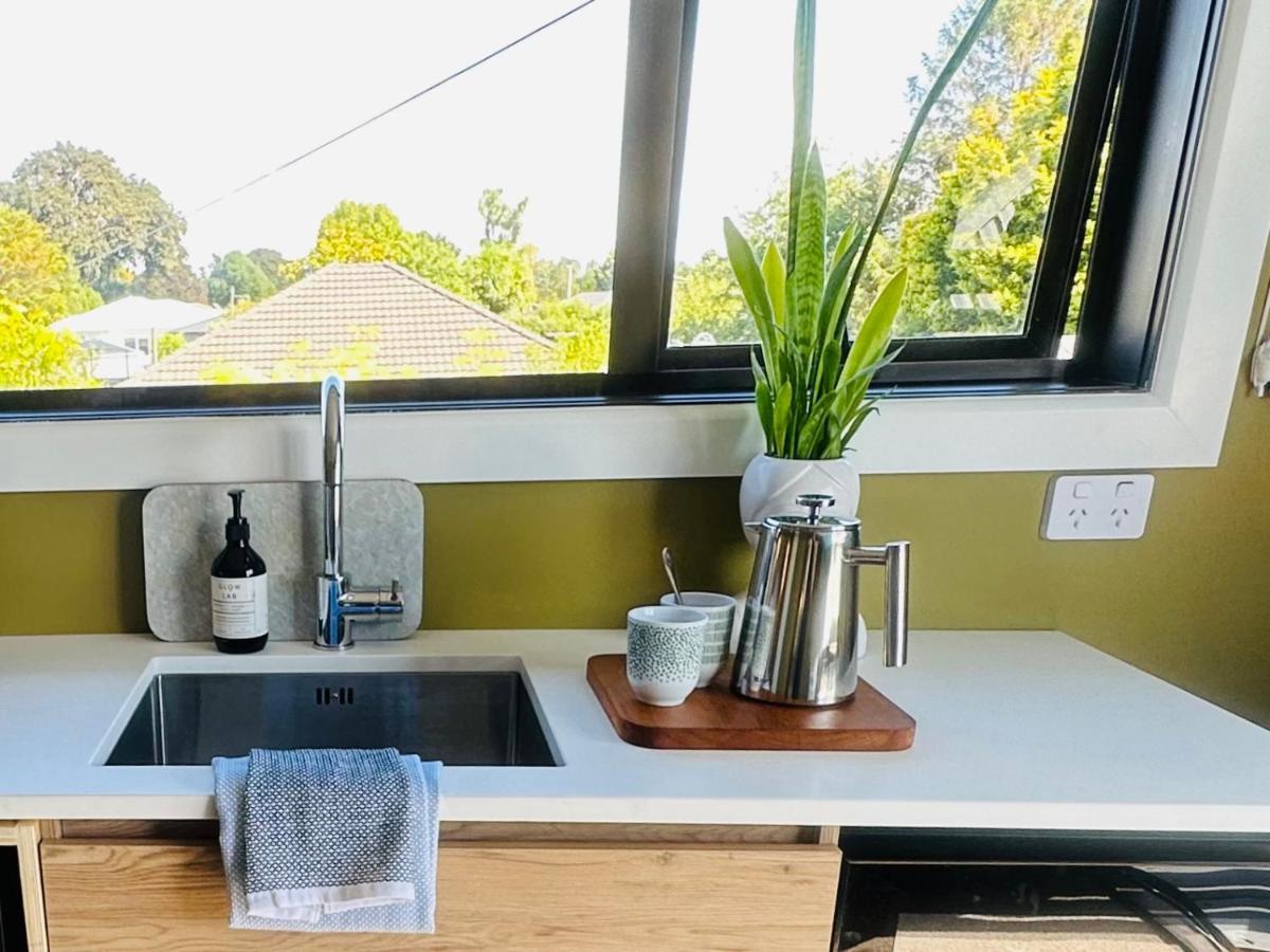 Beckenham Studio On Tree Lined Street Крайстчърч Екстериор снимка